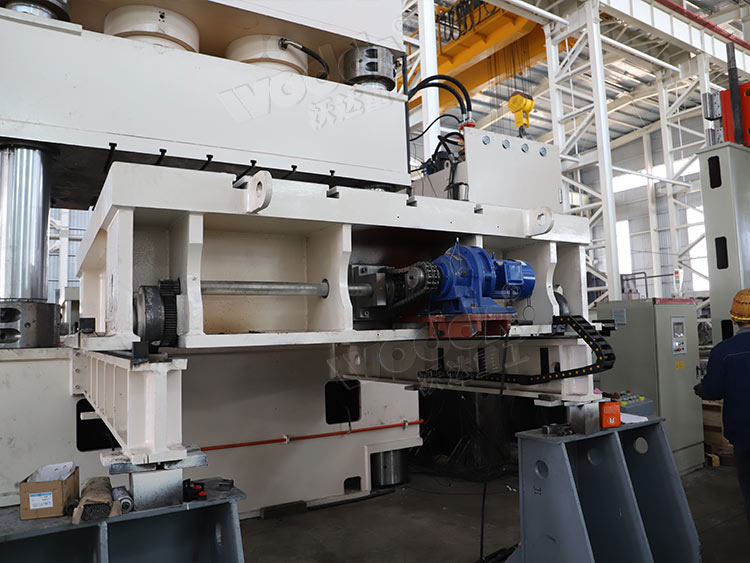 3000噸三梁四柱液壓機細節