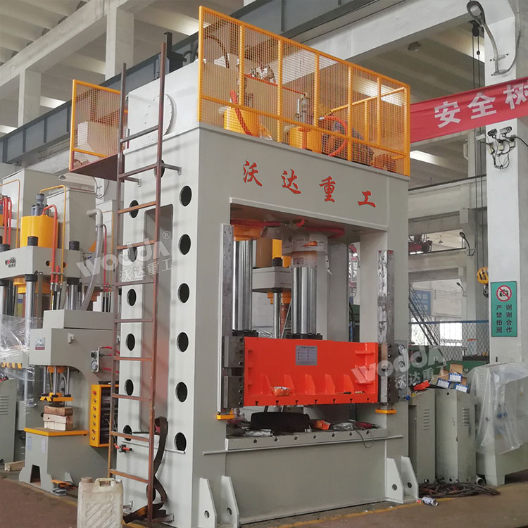 400噸框架式液壓機(jī) 400噸框架式液壓機(jī)